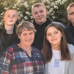 Жінка з Чернігівщини втратила двох синів на війні. І купила для фронту вісім машин